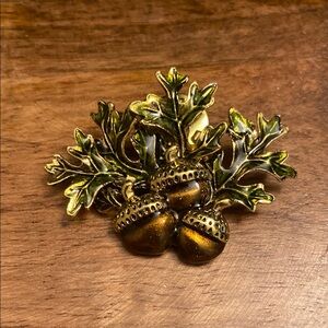 Avon Gold and Green Enamel Acorn Pin J044